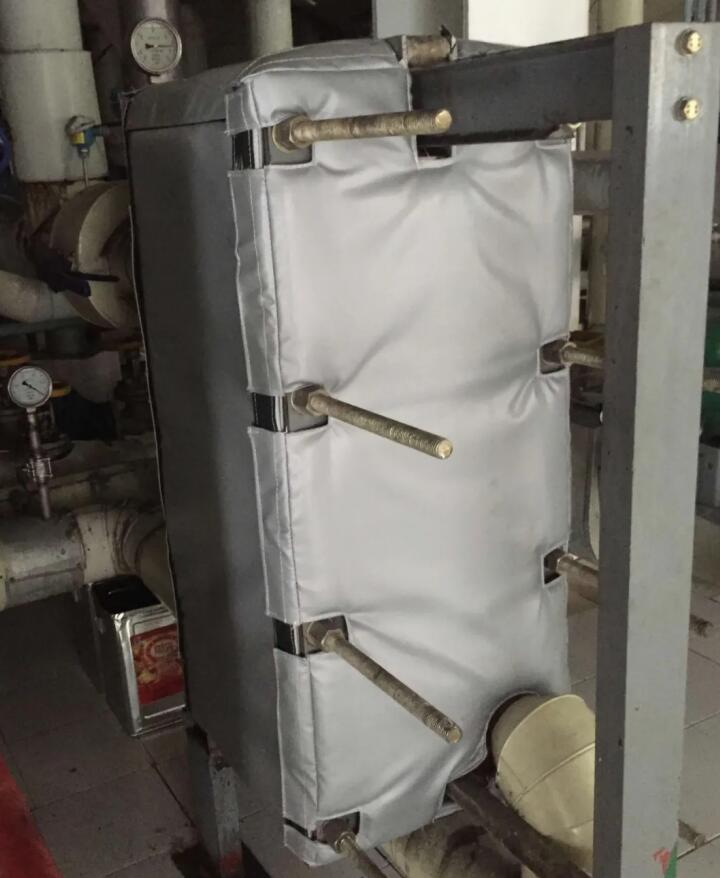 板式<a href=http://www.by3069.cn/e/tags/?tagname=%E6%8D%A2%E7%83%AD%E5%99%A8%E4%BF%9D%E6%B8%A9 target=_blank class=infotextkey>換熱器保溫</a>套