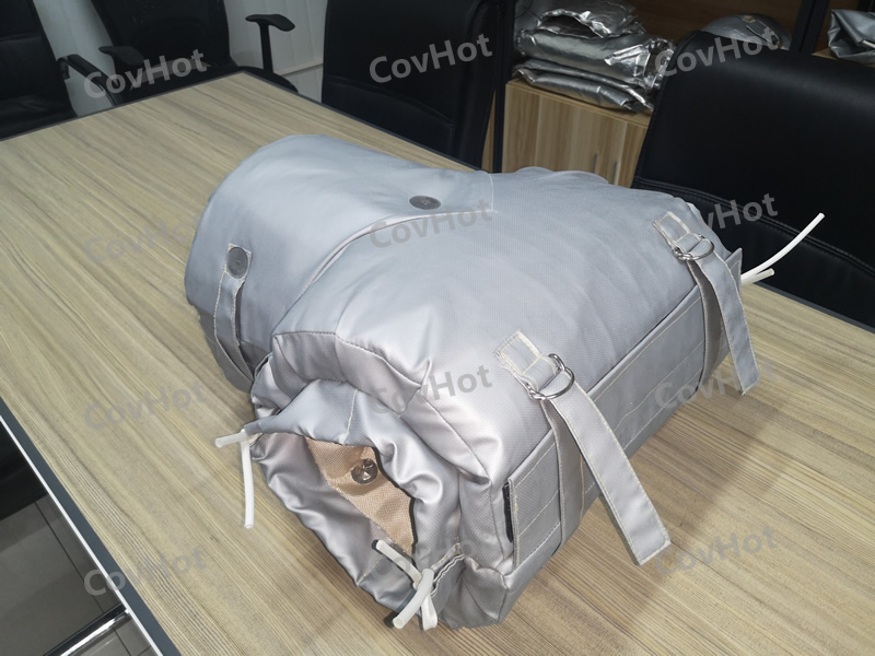 ? ? ? ?冬季氣溫逐漸變冷，我們大家自覺不自覺的都穿上了厚厚的衣服御寒。那么問題來了，我們的設(shè)備是否“穿暖”了？要不要穿些東西？穿哪些可以溫暖過冬？ ? ? ? ?石油，電力，化工等很多行業(yè)裝置每年冬季都會開展設(shè)備防凝凍工作，目的就是不凍壞一臺設(shè)備、一條管線。設(shè)備凝凍只是因為環(huán)境溫度的降低，解決這個問題常規(guī)來說不外乎就是做保溫。 ? ? ? ?為此，科好特開發(fā)了可以與閥門及設(shè)備一同工作的可拆裝保溫產(chǎn)品，安裝和拆卸變得容易，可反復(fù)使用。<a href=http://www.by3069.cn/e/tags/?tagname=%E9%98%80%E9%97%A8%E4%BF%9D%E6%B8%A9 target=_blank class=infotextkey>閥門保溫</a>產(chǎn)品用材屬于輕質(zhì)柔性無石棉材料，在高度復(fù)雜和狹窄的區(qū)域同樣可以很好使用，無論是截止閥、球閥等均可安裝。通常用戶只需提供閥門名稱型號和同一型號數(shù)量清單即可訂購相應(yīng)的可拆卸<a href=http://www.by3069.cn/e/tags/?tagname=%E9%98%80%E9%97%A8%E4%BF%9D%E6%B8%A9%E5%A5%97 target=_blank class=infotextkey><a href=http://www.by3069.cn/e/tags/?tagname=%E9%98%80%E9%97%A8%E4%BF%9D%E6%B8%A9 target=_blank class=infotextkey>閥門保溫</a>套</a>了，特殊類型需要提供詳細(xì)規(guī)格或尺寸。可拆卸<a href=http://www.by3069.cn/e/tags/?tagname=%E9%98%80%E9%97%A8%E4%BF%9D%E6%B8%A9 target=_blank class=infotextkey>閥門保溫</a>產(chǎn)品外觀漂亮整潔、表面可擦洗，環(huán)保，無污染。 ? ? ? ?給閥門穿上“保暖衣”，給企業(yè)“錦上添花”！